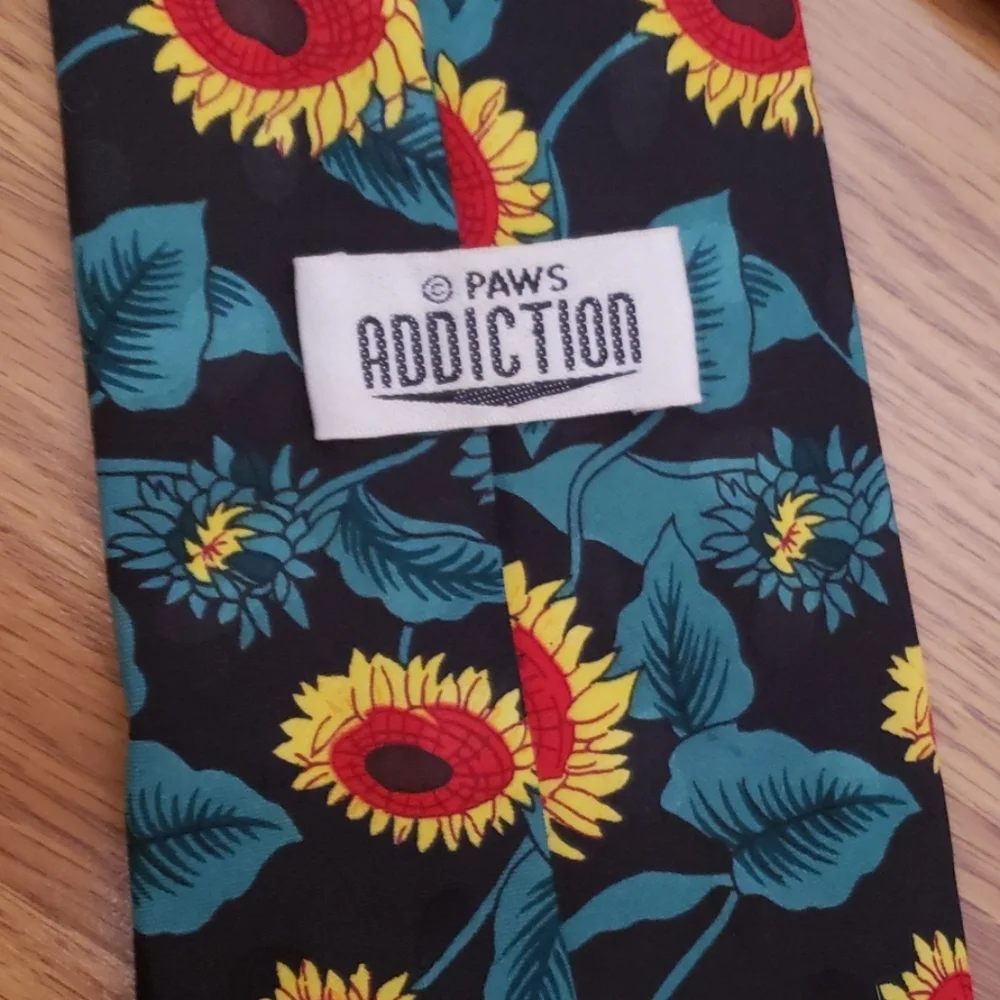 Paws Addiction Garfield & Daisy necktie